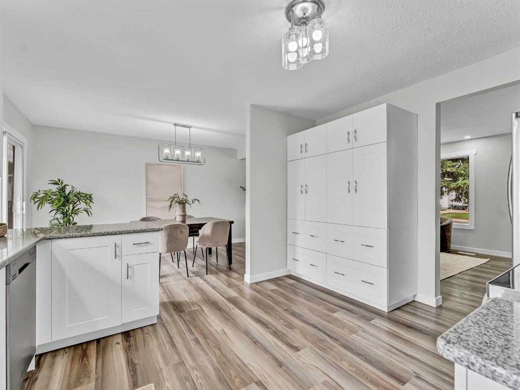 17 Castelani Crescent SE