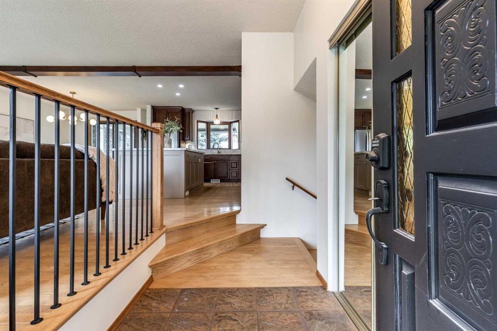 32 Ross Heights Court SE