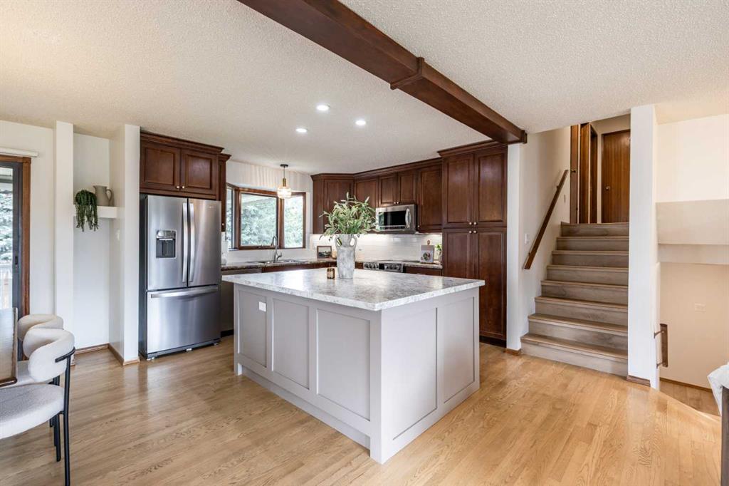 32 Ross Heights Court SE