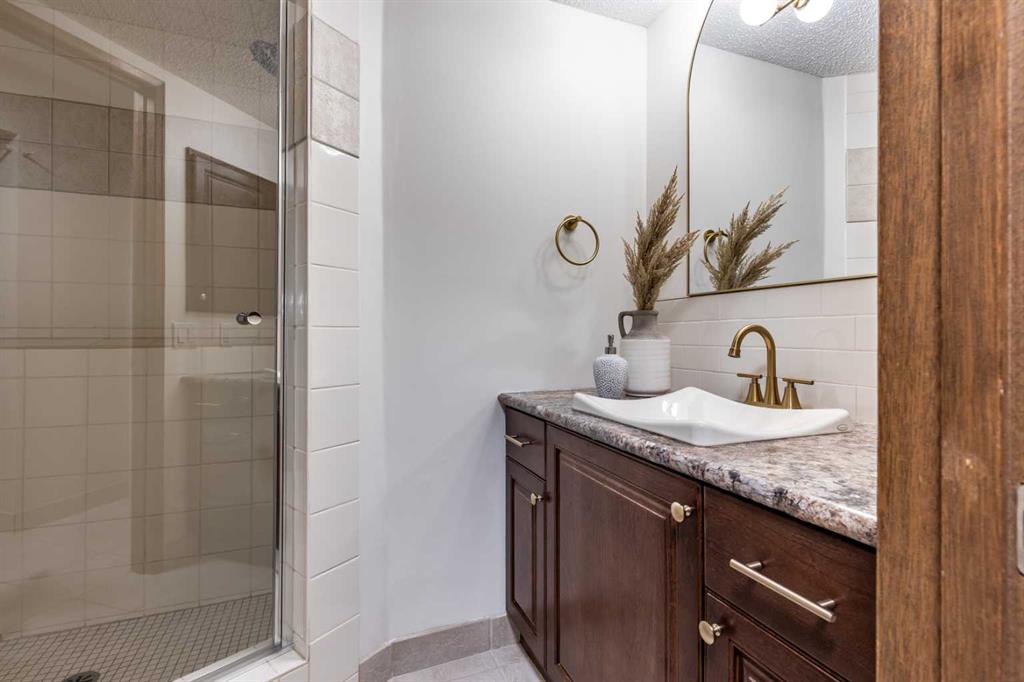 32 Ross Heights Court SE