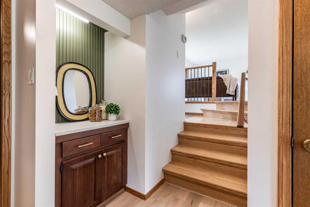 32 Ross Heights Court SE