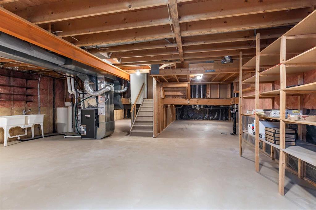 32 Ross Heights Court SE