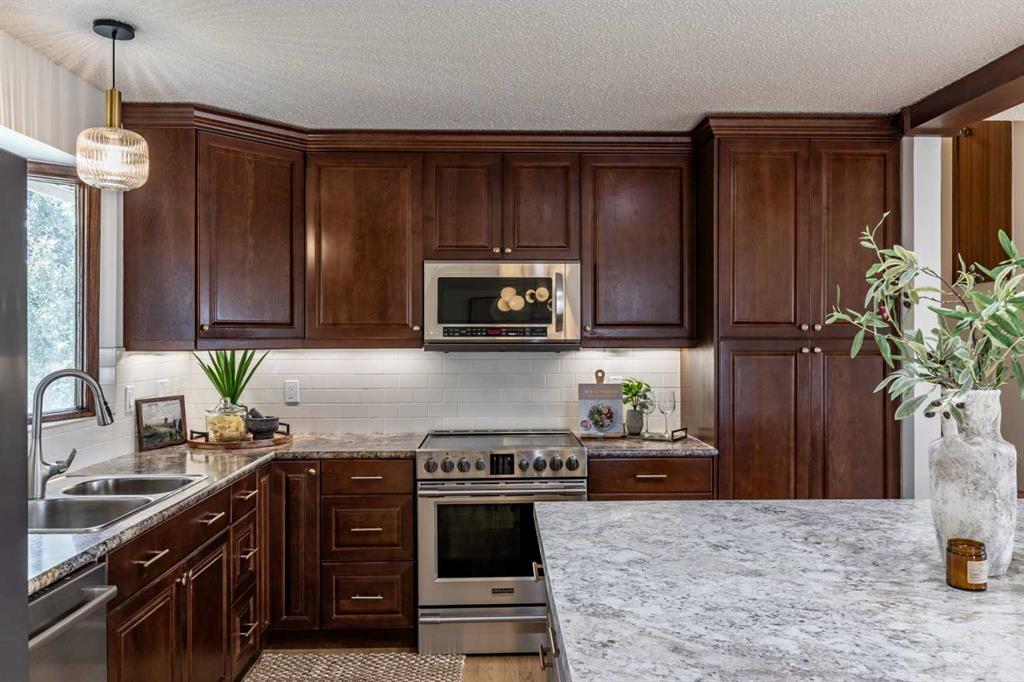 32 Ross Heights Court SE