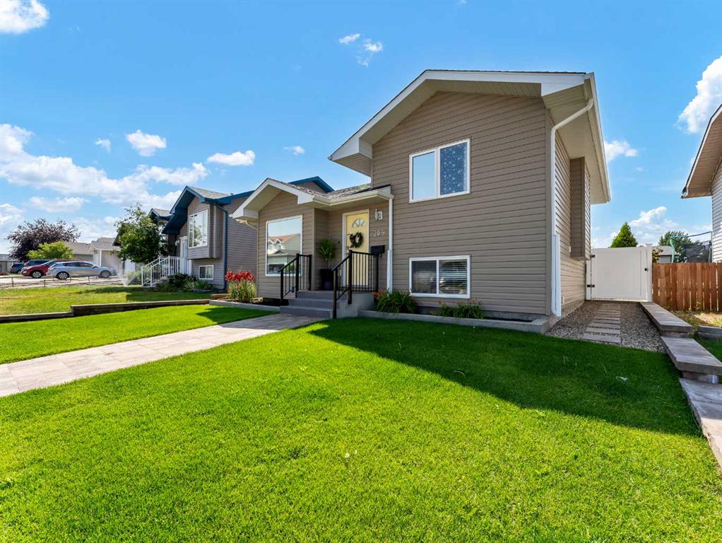 209 Hunt Crescent NE