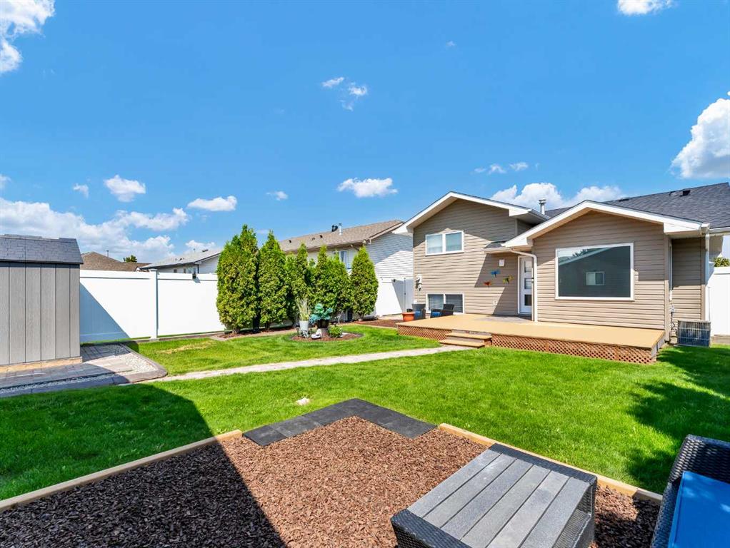 209 Hunt Crescent NE
