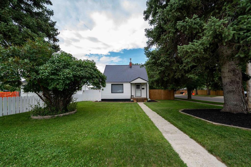 403 11 Street SE, Medicine Hat