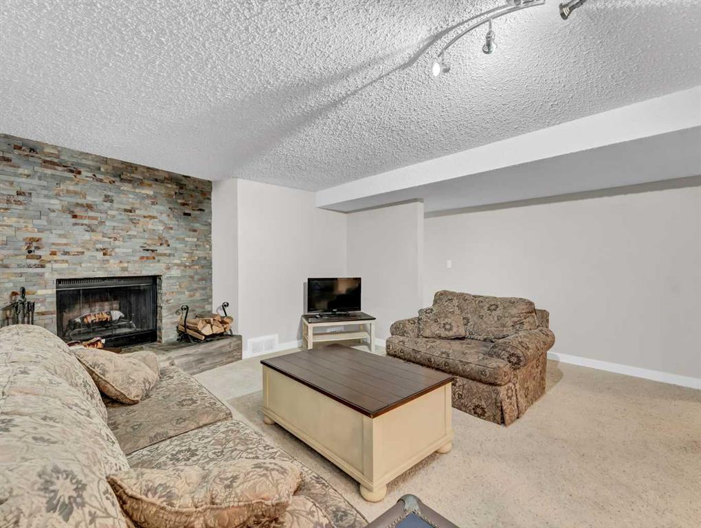 25 Clematis Court SE
