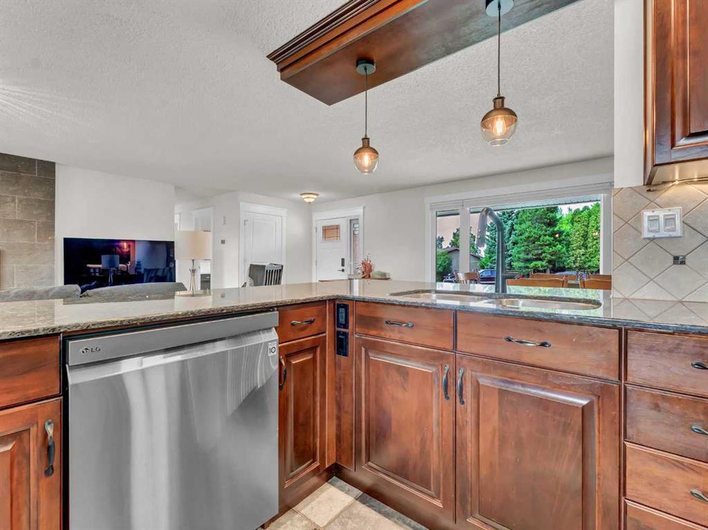 25 Clematis Court SE