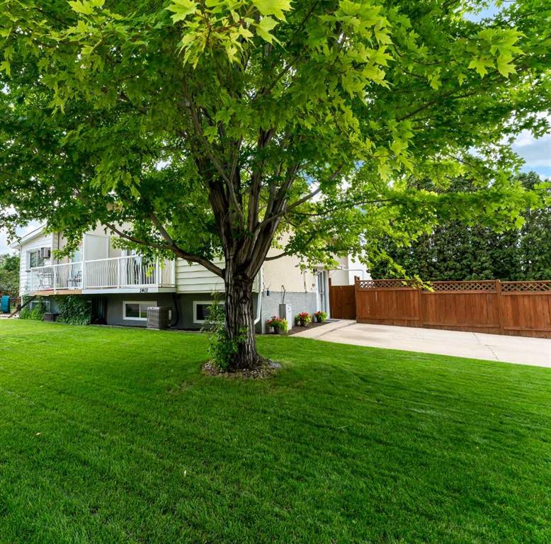 2402 McCaig Crescent SE