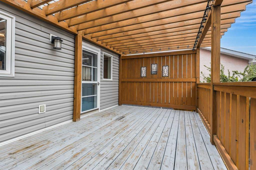 974 Kipling Crescent SW
