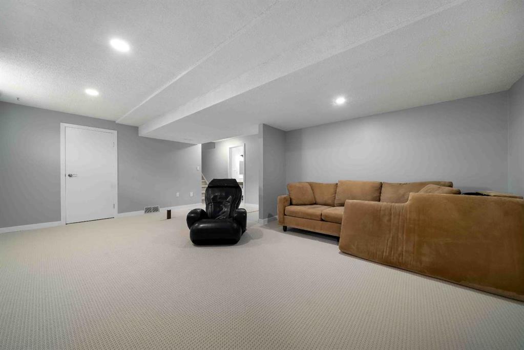 8 Taylor Court SE