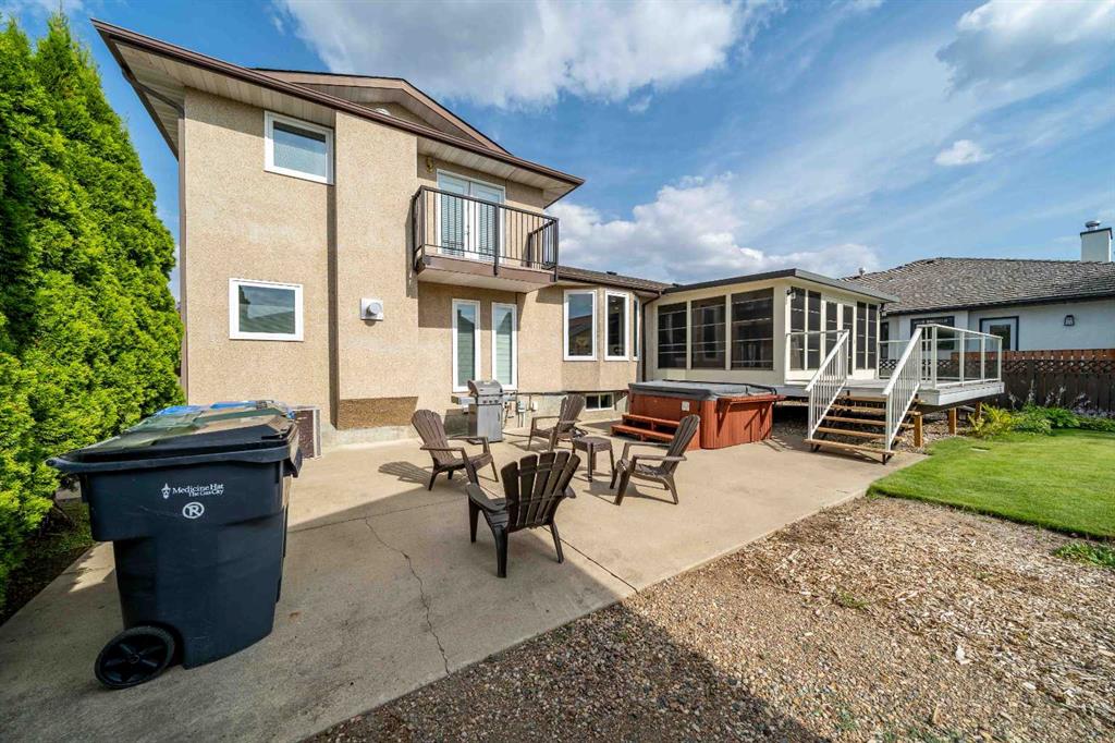 8 Taylor Court SE