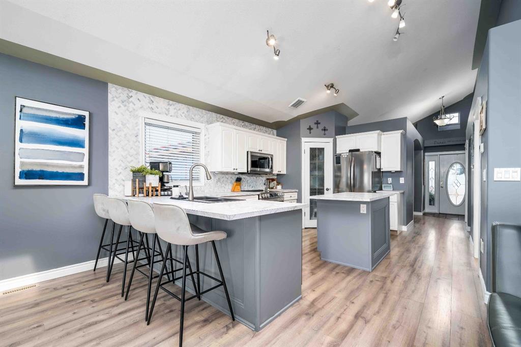 110 Redcliff Way SW