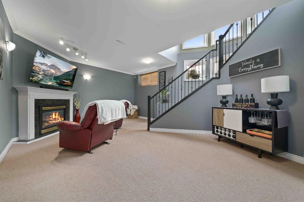 110 Redcliff Way SW