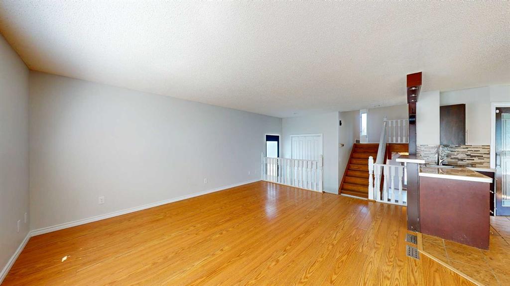 8 Begonia Court SE