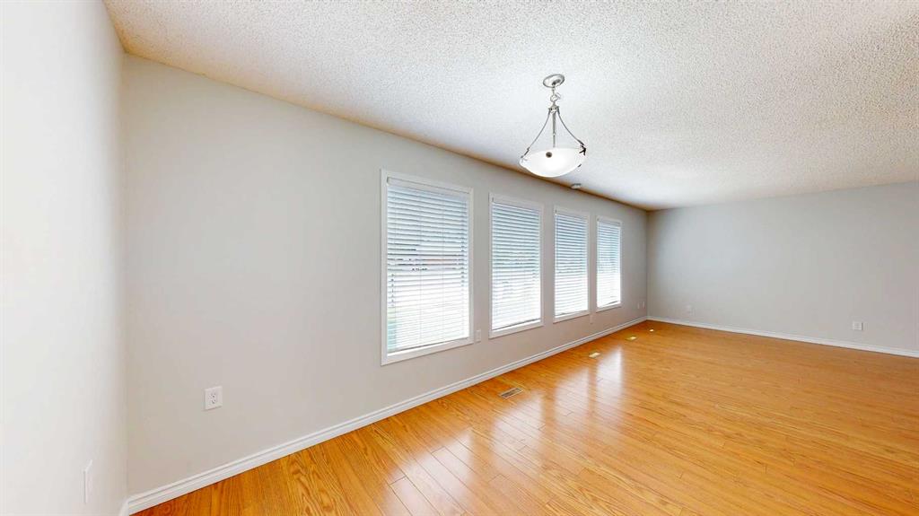 8 Begonia Court SE
