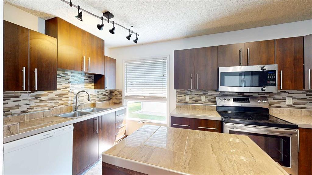 8 Begonia Court SE