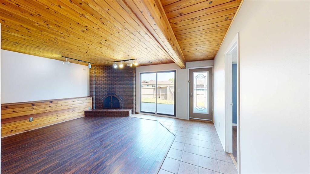 8 Begonia Court SE