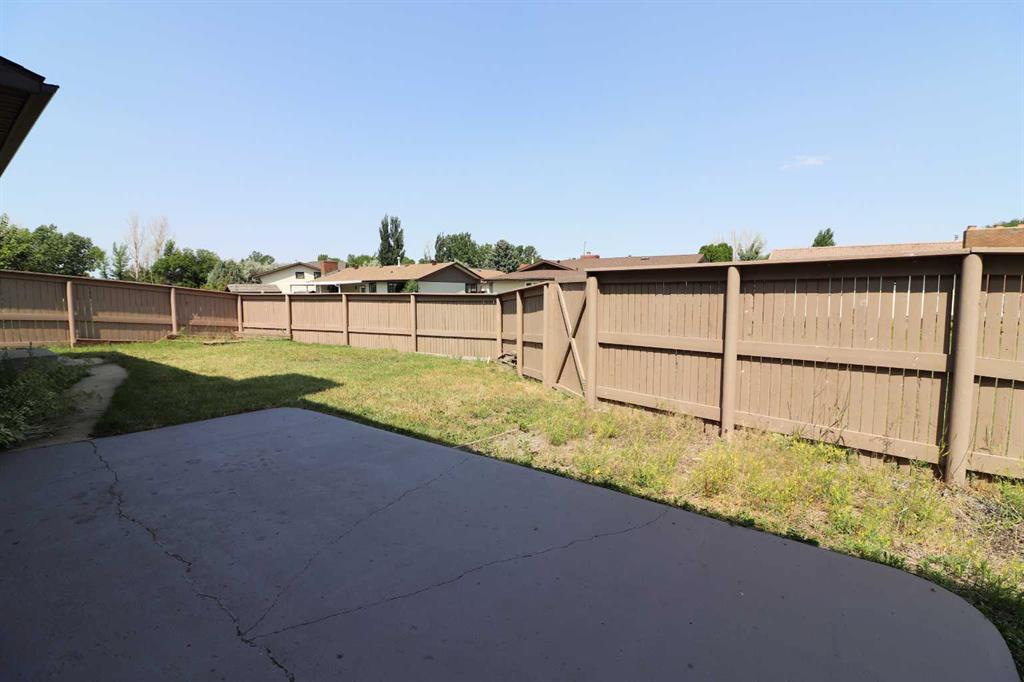 8 Begonia Court SE
