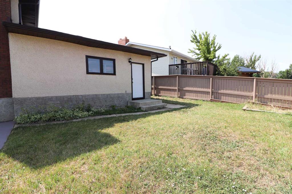 8 Begonia Court SE