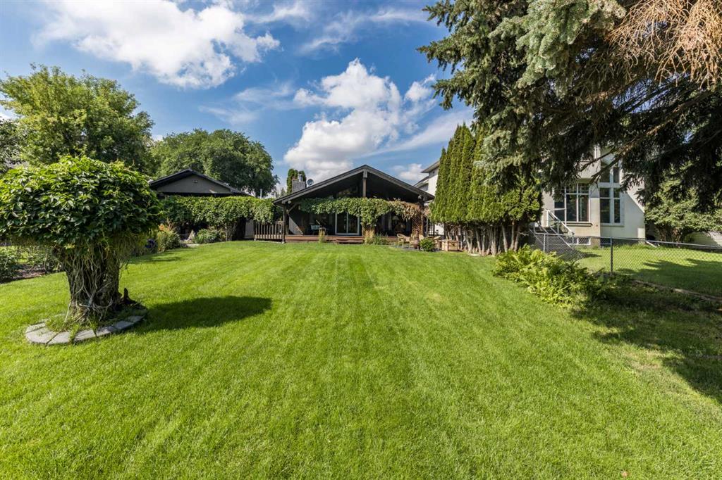 229 1 Street NW, Medicine Hat