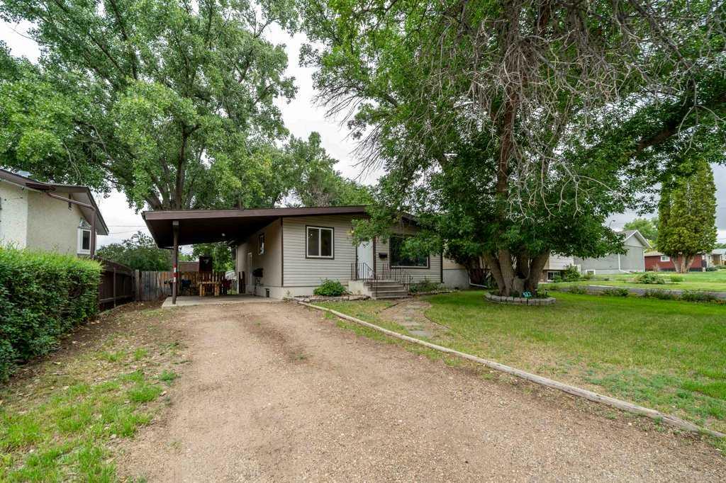 512 4 Street SE, Redcliff