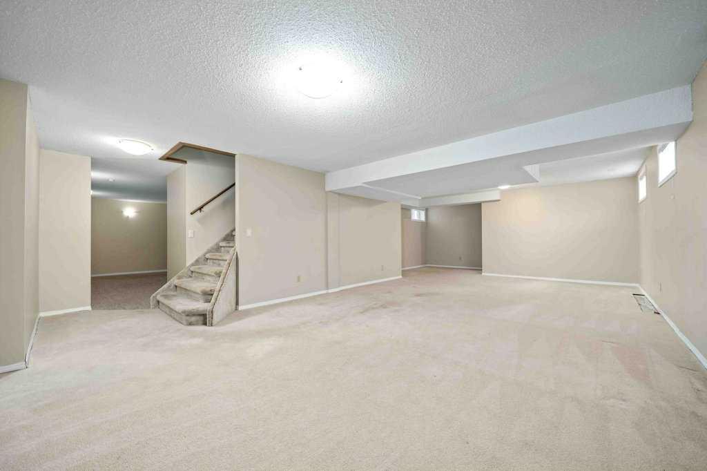 83 Stapeford Crescent SE