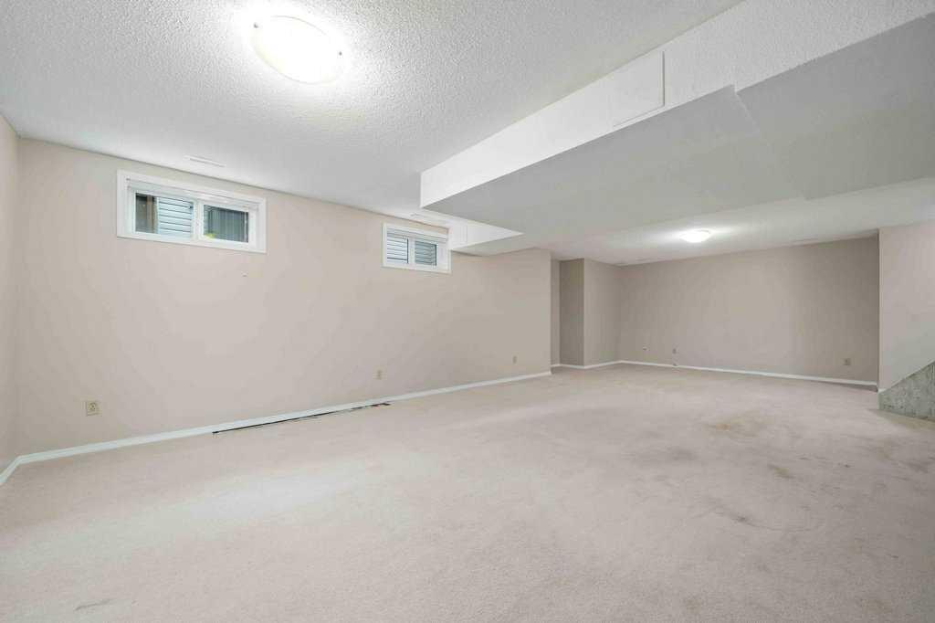 83 Stapeford Crescent SE