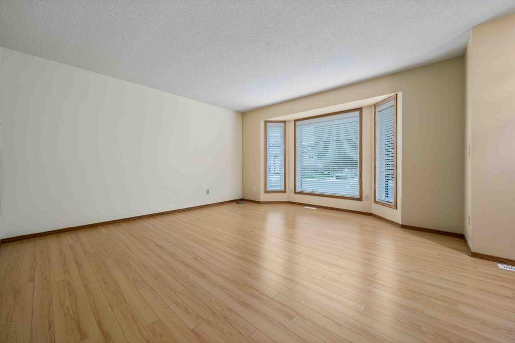 83 Stapeford Crescent SE