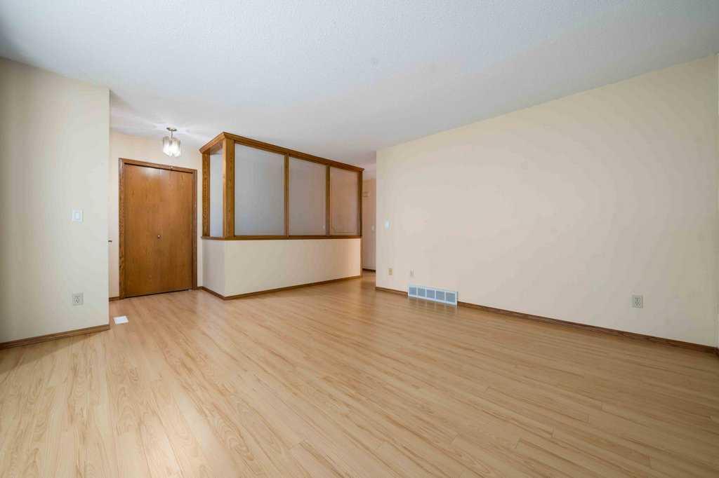 83 Stapeford Crescent SE