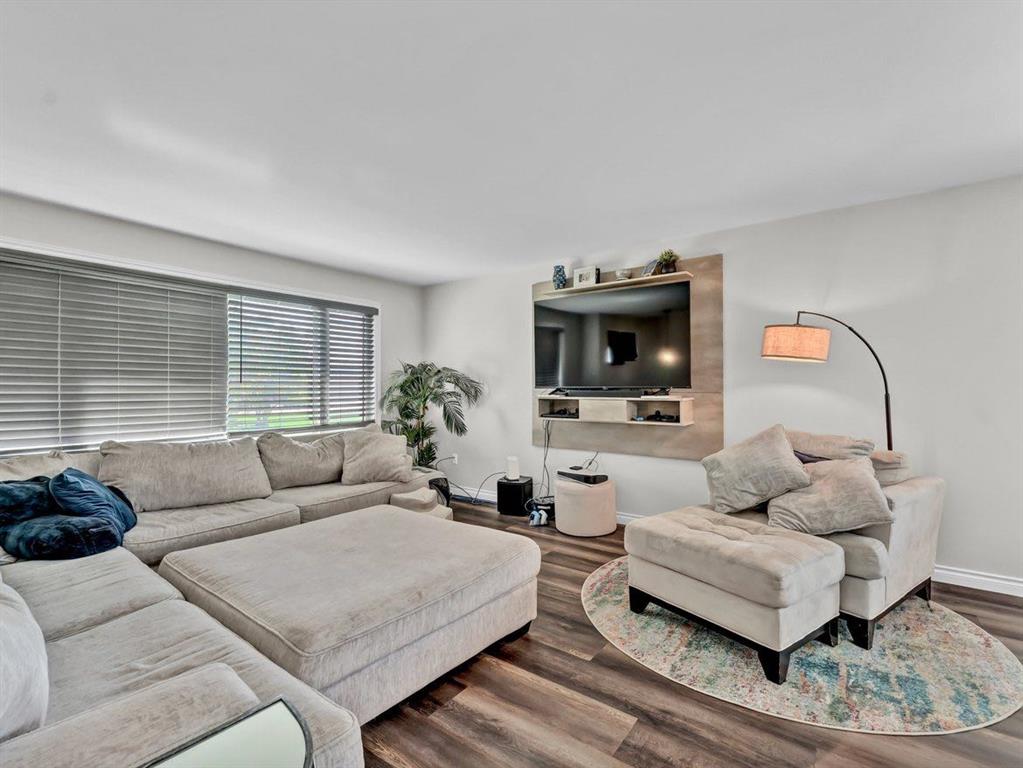 160 Sprague Way SE