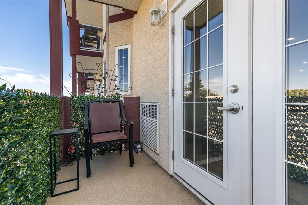 #209 105 Main Street S