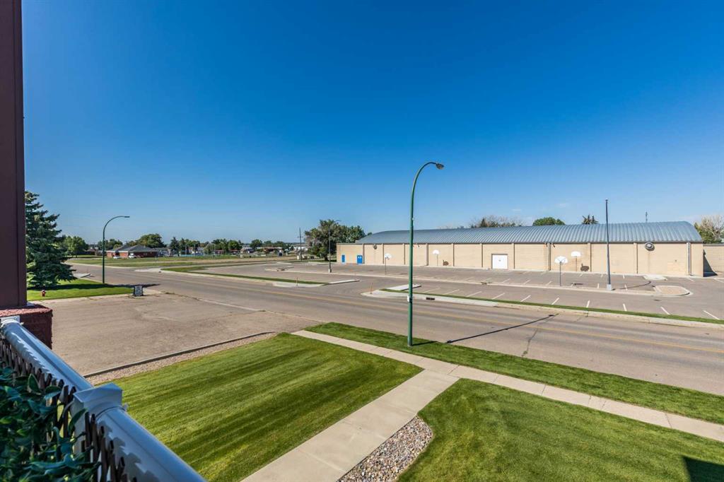 #209 105 Main Street S