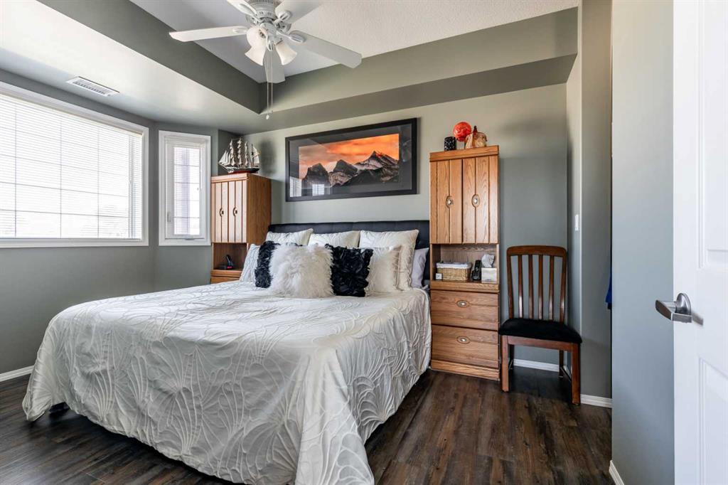 #209 105 Main Street S