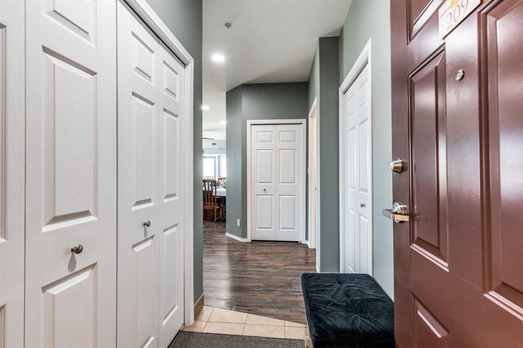 #209 105 Main Street S
