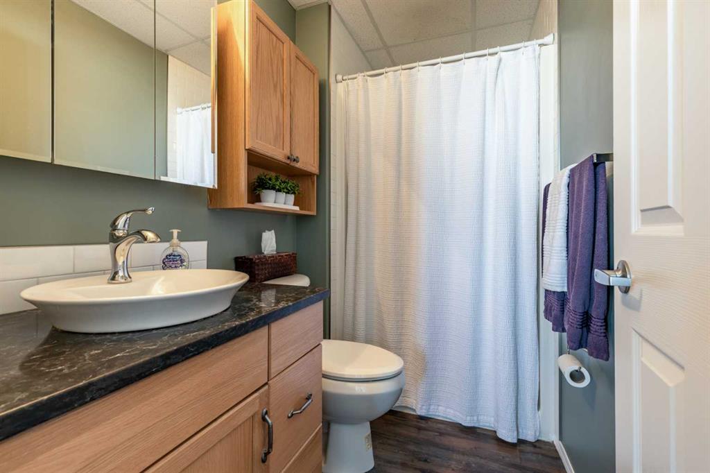 #209 105 Main Street S