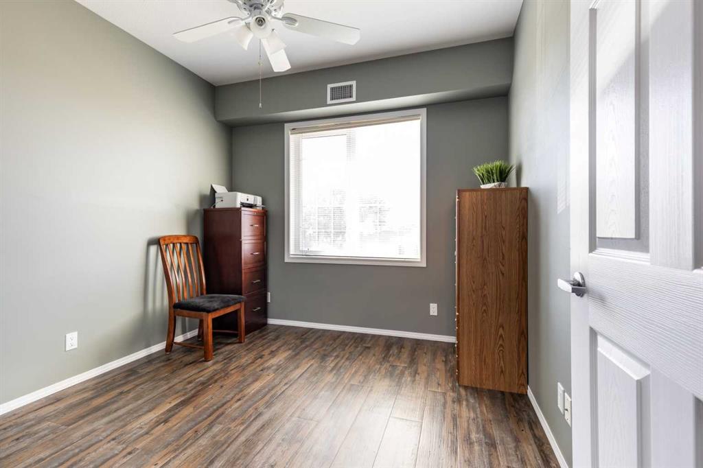 #209 105 Main Street S