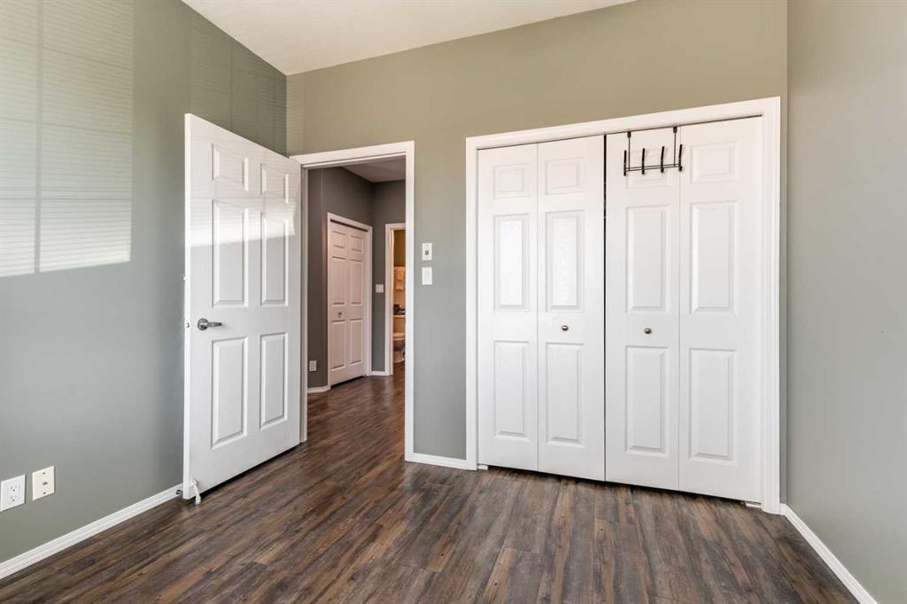 #209 105 Main Street S