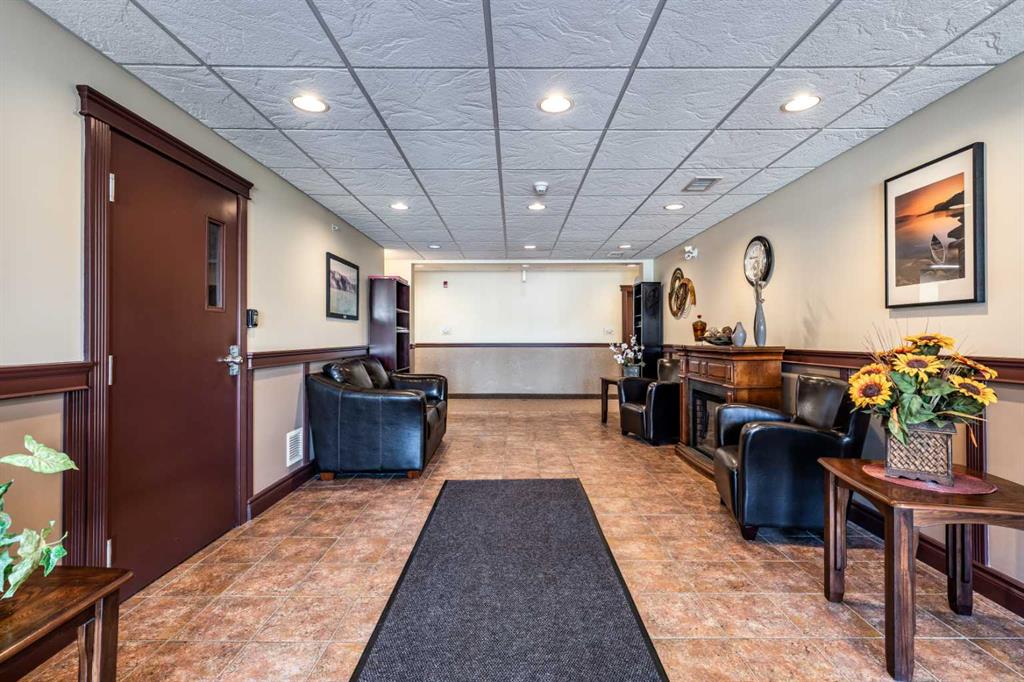 #209 105 Main Street S