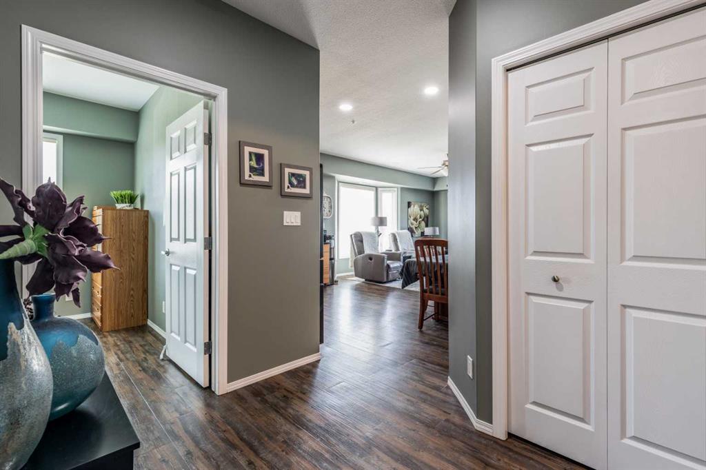 #209 105 Main Street S