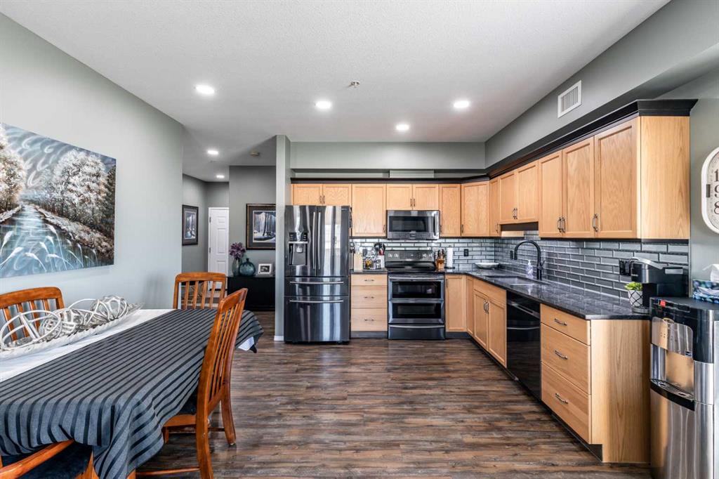 #209 105 Main Street S