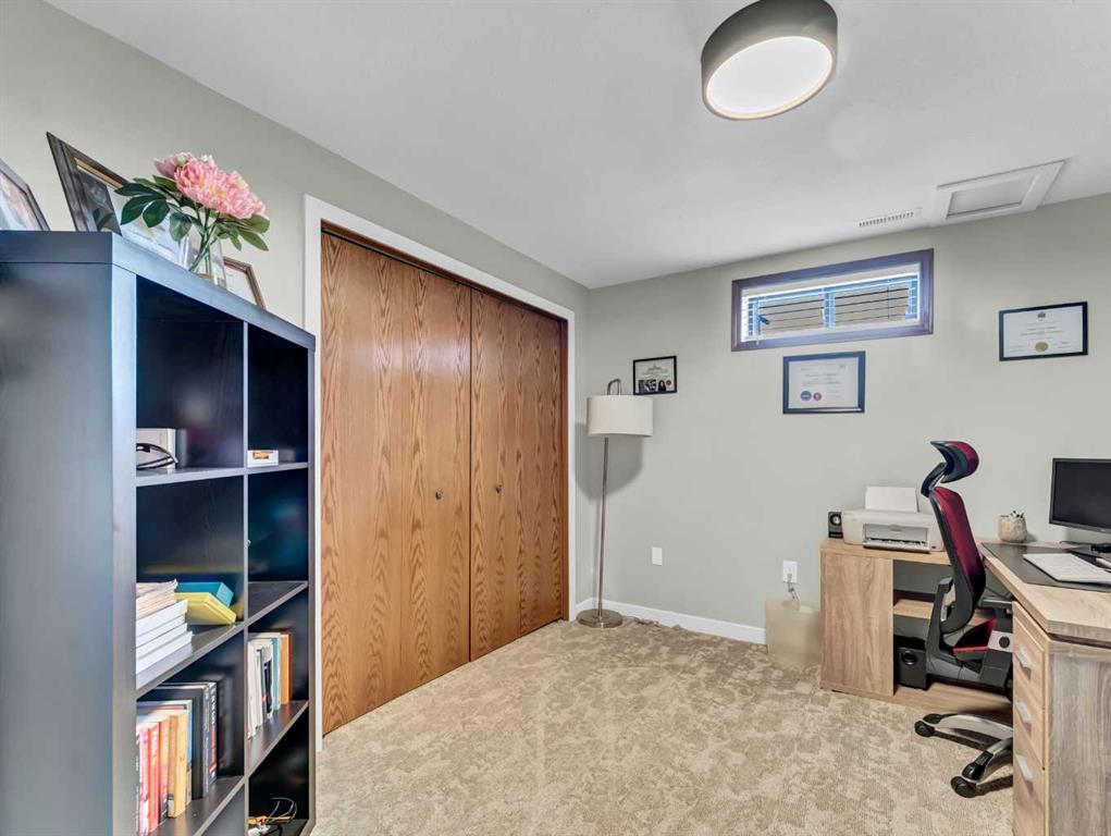 18 Cook Court SE