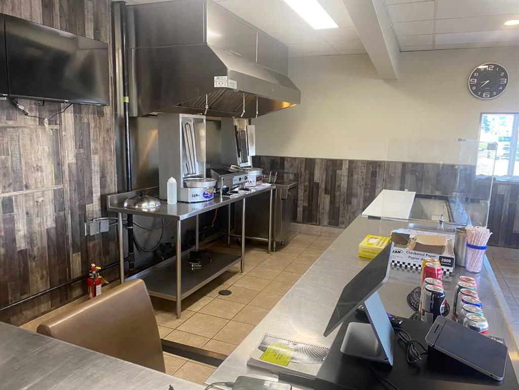 636 2nd Street W