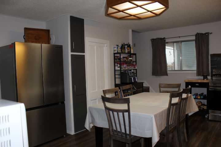 306 3 Street W