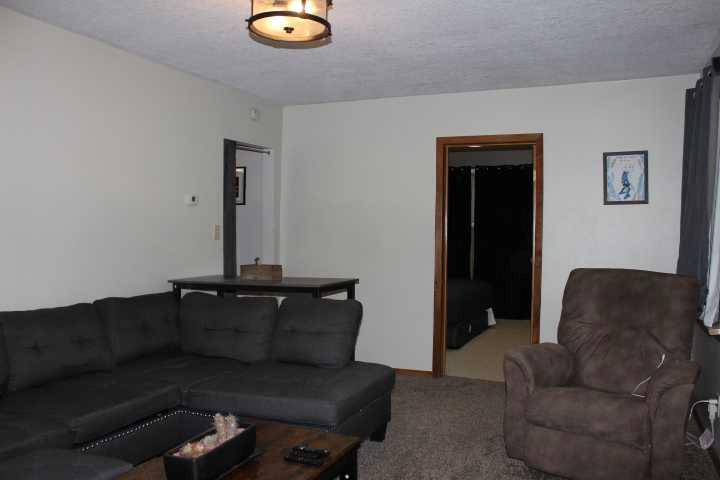 306 3 Street W