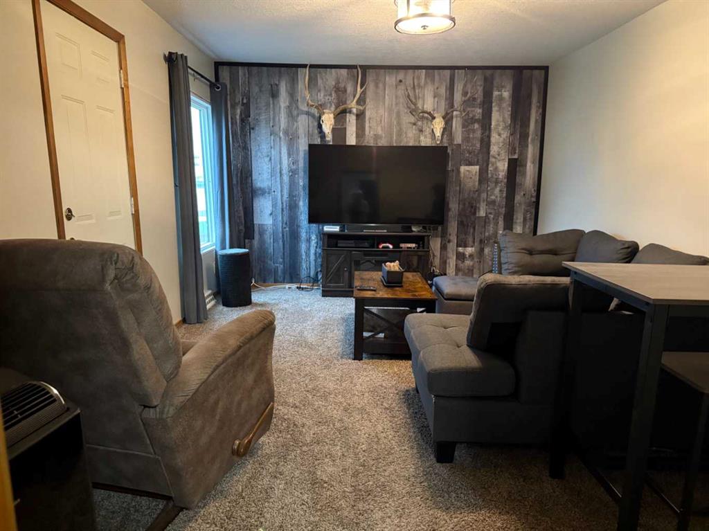 306 3 Street W