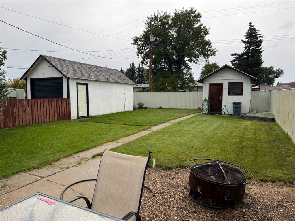 306 3 Street W