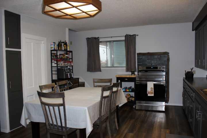 306 3 Street W