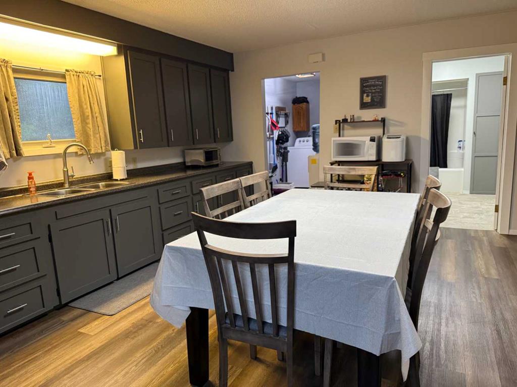 306 3 Street W