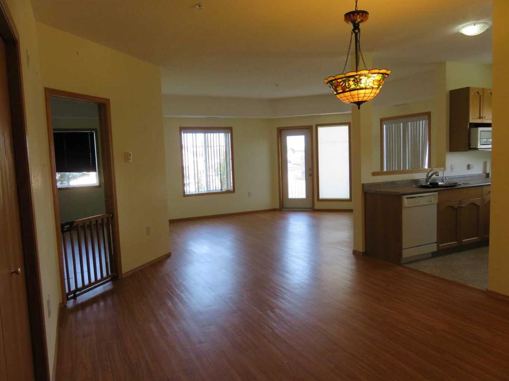 #210 194 Sunrise Circle SW